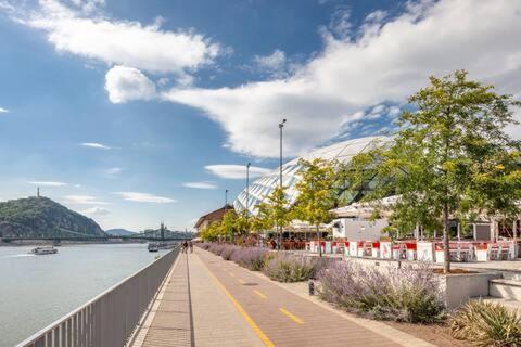 Sunny At Danube Vandrerhjem